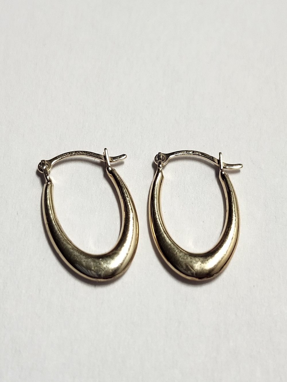 Classic 10K Gold Oval Hoop Earrings Yellow Gold